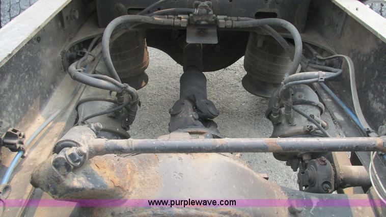 image for item J8555 2007 Freightliner Columbia semi truck