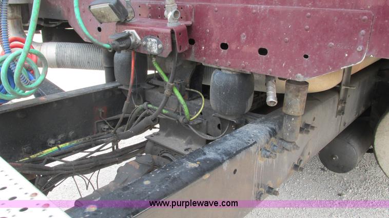 image for item J8555 2007 Freightliner Columbia semi truck