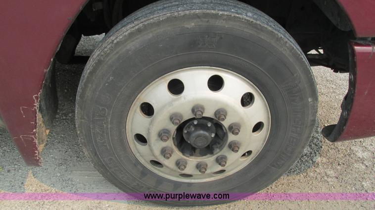 image for item J8555 2007 Freightliner Columbia semi truck