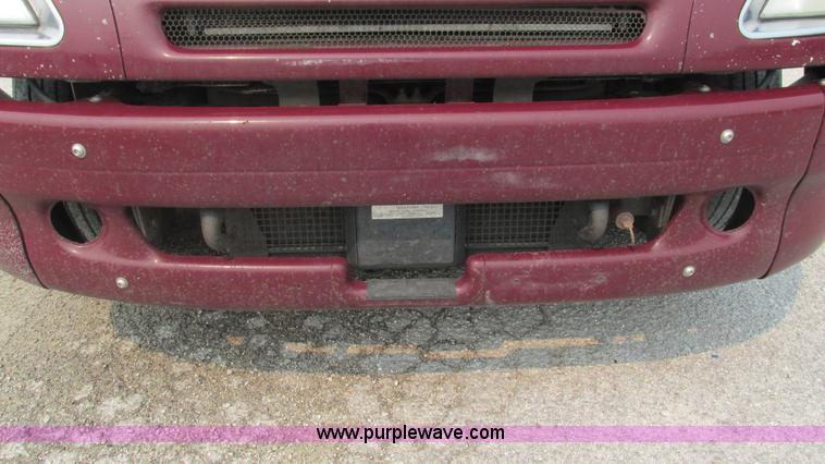 image for item J8555 2007 Freightliner Columbia semi truck