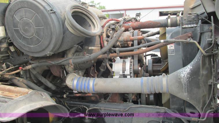 image for item J8555 2007 Freightliner Columbia semi truck