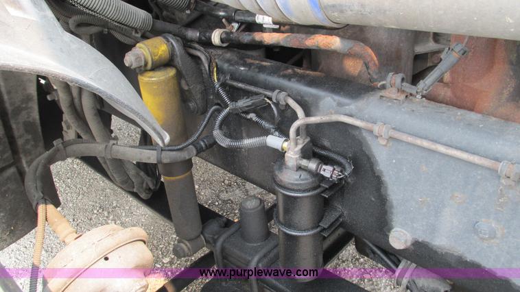 image for item J8555 2007 Freightliner Columbia semi truck