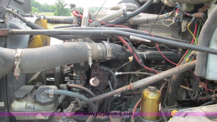 image for item J8555 2007 Freightliner Columbia semi truck