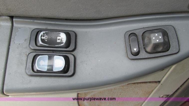 image for item J8555 2007 Freightliner Columbia semi truck