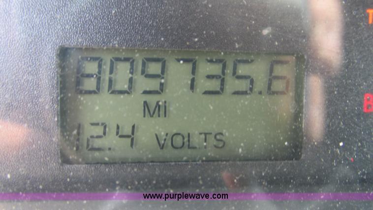 image for item J8555 2007 Freightliner Columbia semi truck