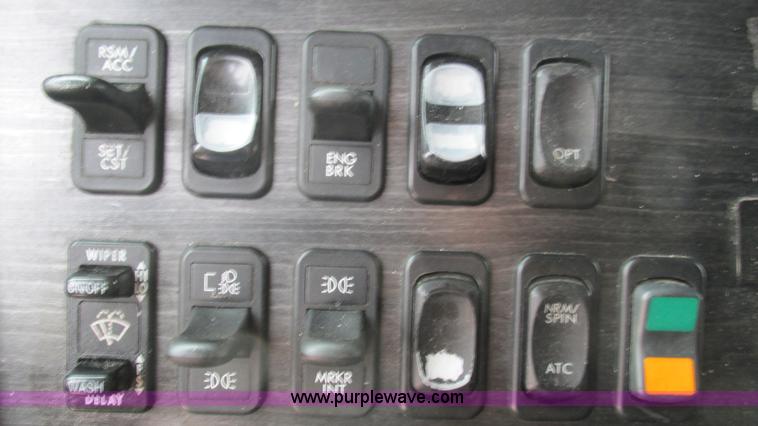 image for item J8555 2007 Freightliner Columbia semi truck