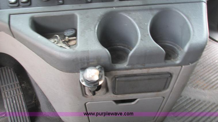 image for item J8555 2007 Freightliner Columbia semi truck