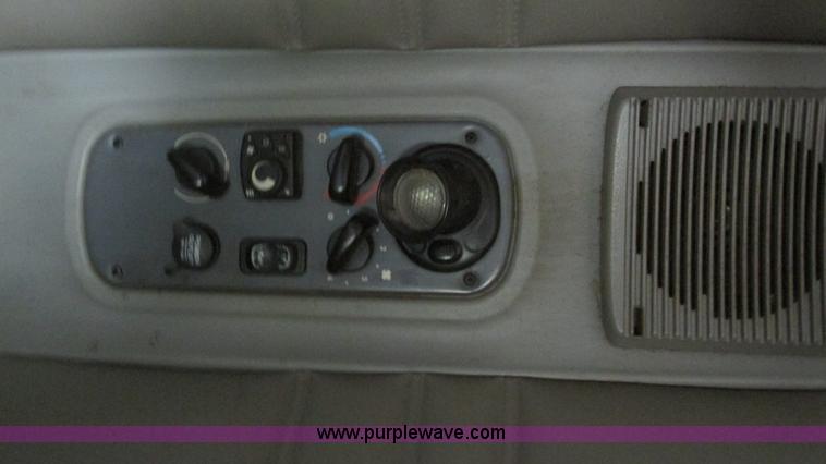 image for item J8555 2007 Freightliner Columbia semi truck