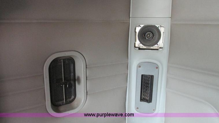 image for item J8555 2007 Freightliner Columbia semi truck