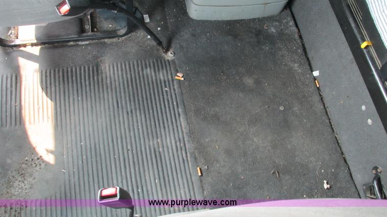 image for item J8555 2007 Freightliner Columbia semi truck