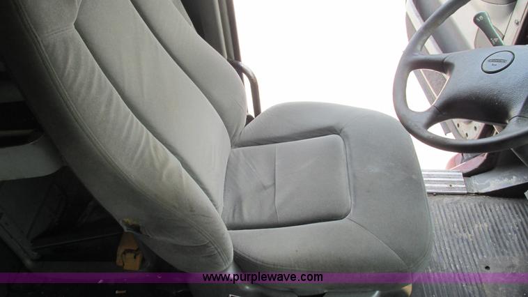 image for item J8555 2007 Freightliner Columbia semi truck