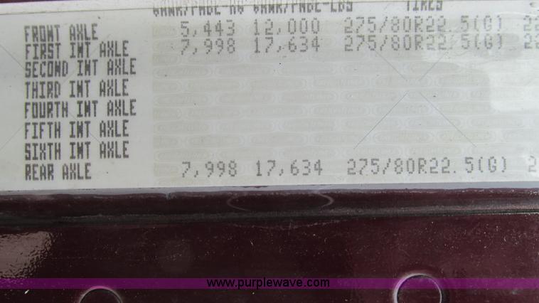 image for item J8555 2007 Freightliner Columbia semi truck