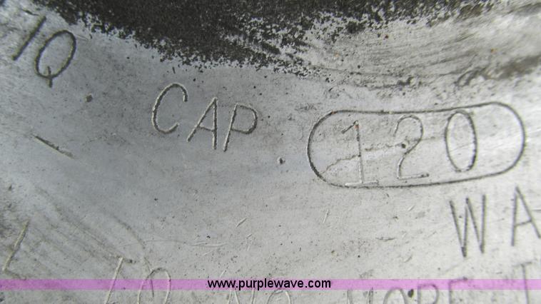 image for item J8556 2006 Freightliner Columbia  semi truck