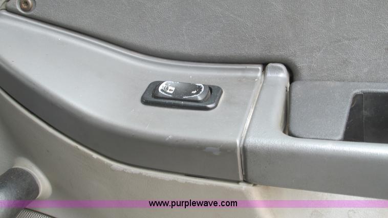 image for item J8556 2006 Freightliner Columbia  semi truck