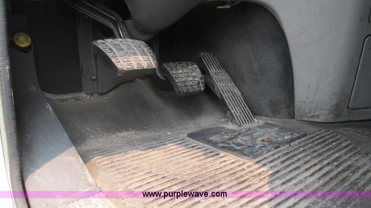 image for item J8556 2006 Freightliner Columbia  semi truck