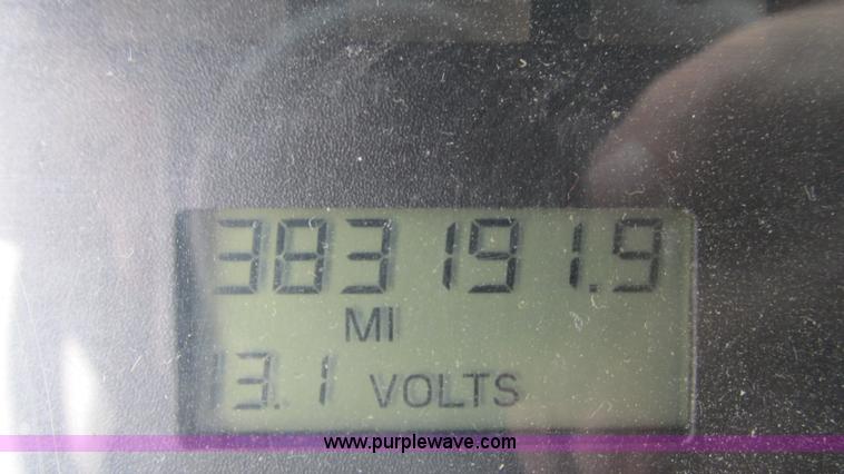 image for item J8556 2006 Freightliner Columbia  semi truck