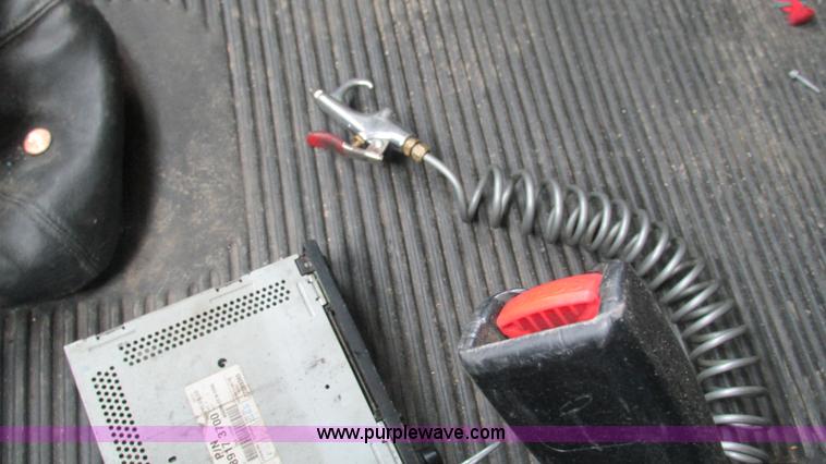 image for item J8556 2006 Freightliner Columbia  semi truck