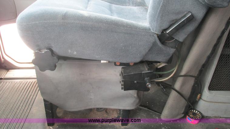 image for item J8556 2006 Freightliner Columbia  semi truck