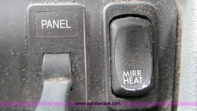 image for item J8556 2006 Freightliner Columbia  semi truck