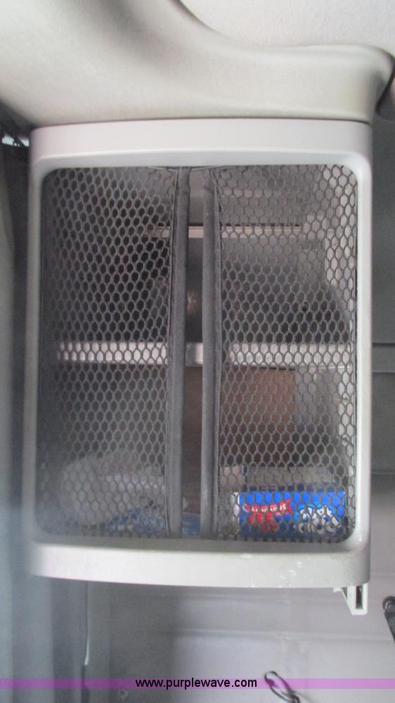 image for item J8556 2006 Freightliner Columbia  semi truck