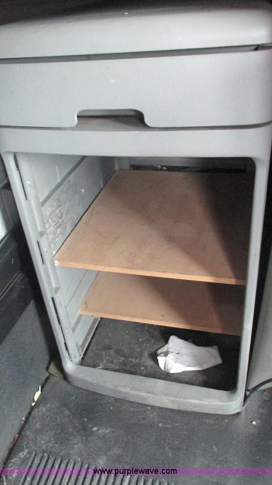 image for item J8556 2006 Freightliner Columbia  semi truck