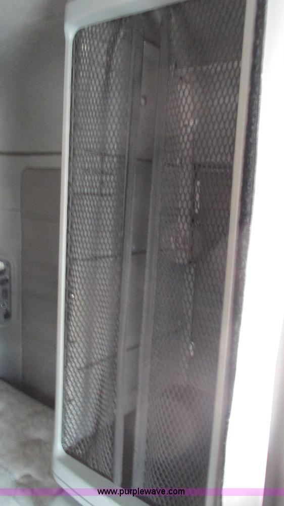 image for item J8556 2006 Freightliner Columbia  semi truck