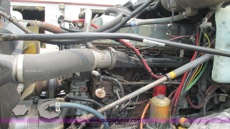 image for item J8556 2006 Freightliner Columbia  semi truck