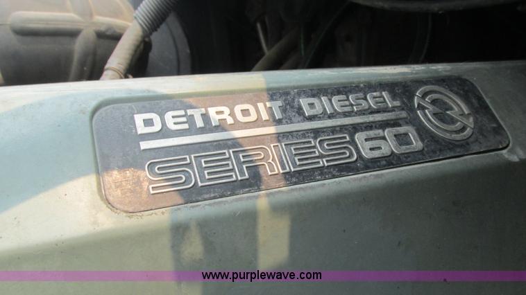 image for item J8556 2006 Freightliner Columbia  semi truck