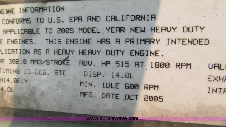 image for item J8556 2006 Freightliner Columbia  semi truck