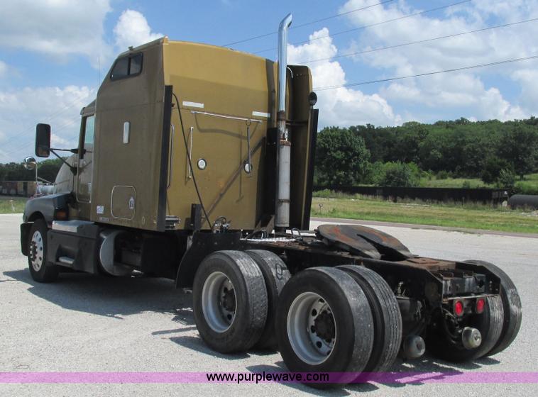 image for item J8557 1999 Kenworth T600 semi truck