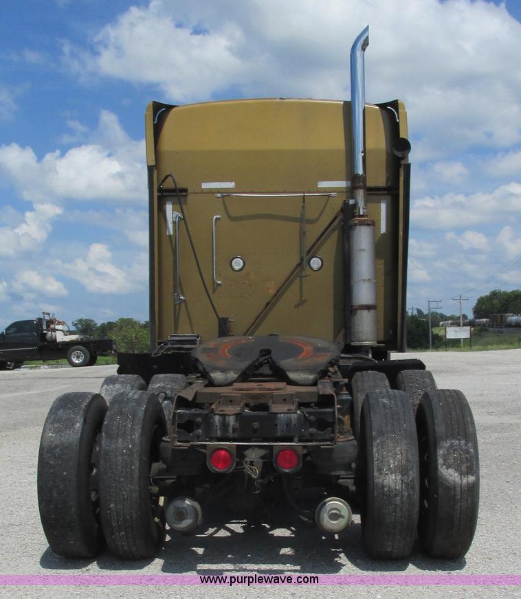 image for item J8557 1999 Kenworth T600 semi truck