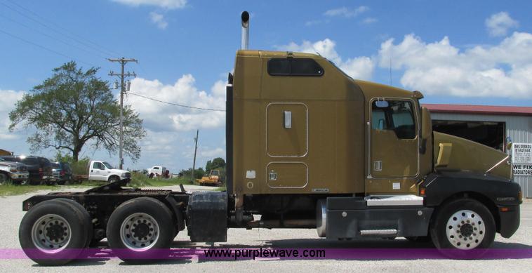 image for item J8557 1999 Kenworth T600 semi truck