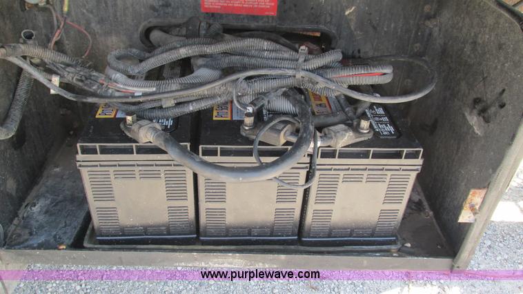 image for item J8557 1999 Kenworth T600 semi truck