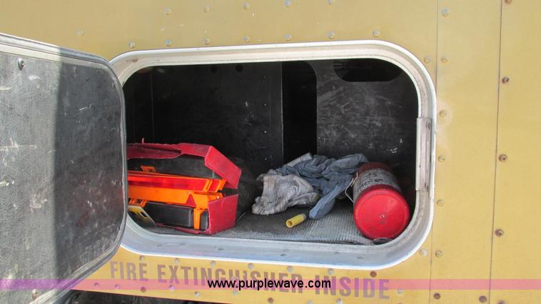 image for item J8557 1999 Kenworth T600 semi truck