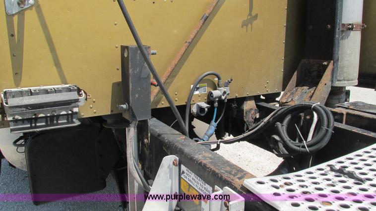 image for item J8557 1999 Kenworth T600 semi truck