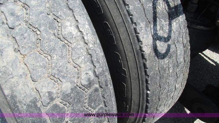 image for item J8557 1999 Kenworth T600 semi truck