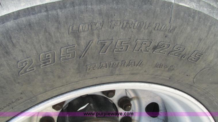 image for item J8557 1999 Kenworth T600 semi truck