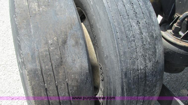 image for item J8557 1999 Kenworth T600 semi truck