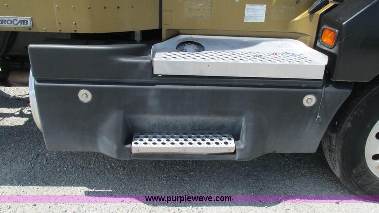 image for item J8557 1999 Kenworth T600 semi truck