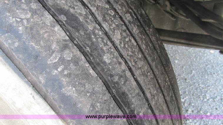 image for item J8557 1999 Kenworth T600 semi truck