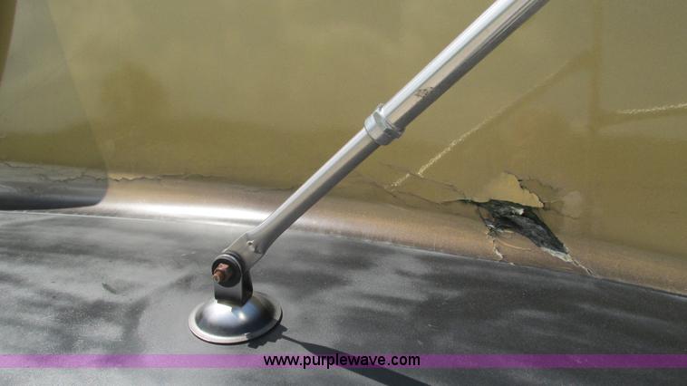 image for item J8557 1999 Kenworth T600 semi truck