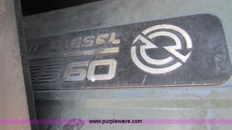 image for item J8557 1999 Kenworth T600 semi truck