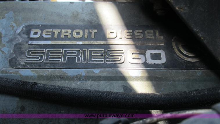 image for item J8557 1999 Kenworth T600 semi truck