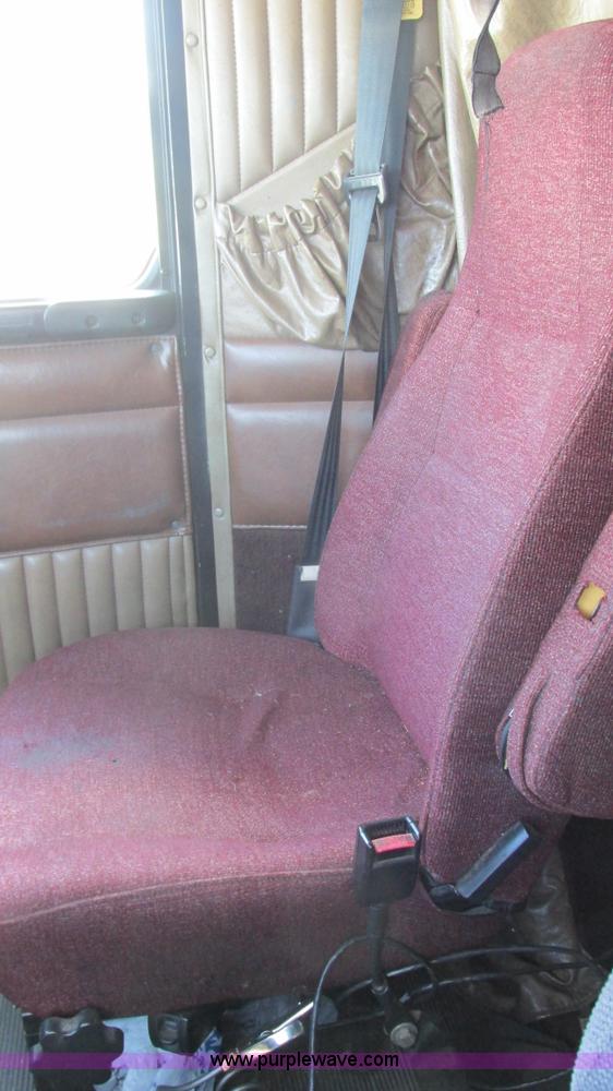 image for item J8557 1999 Kenworth T600 semi truck