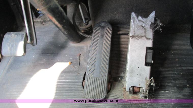 image for item J8557 1999 Kenworth T600 semi truck