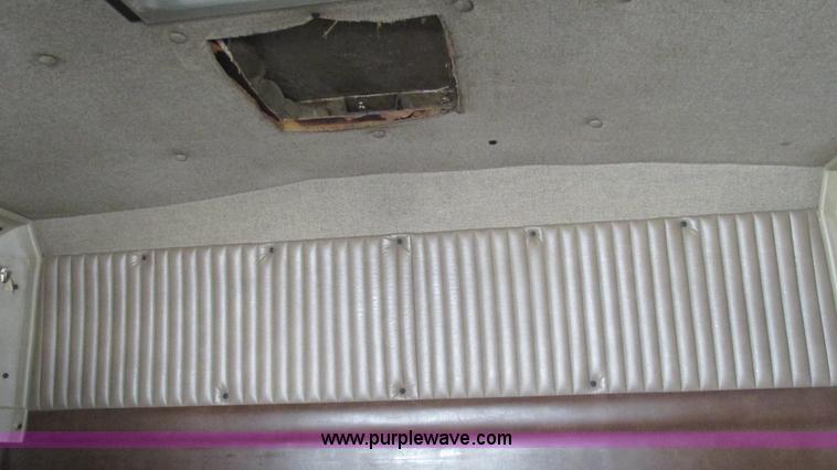 image for item J8557 1999 Kenworth T600 semi truck