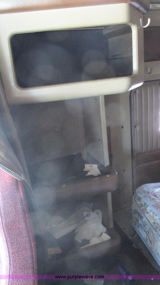 image for item J8557 1999 Kenworth T600 semi truck