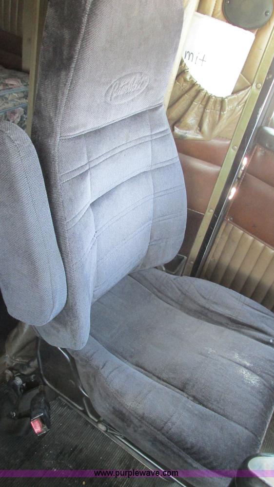 image for item J8557 1999 Kenworth T600 semi truck