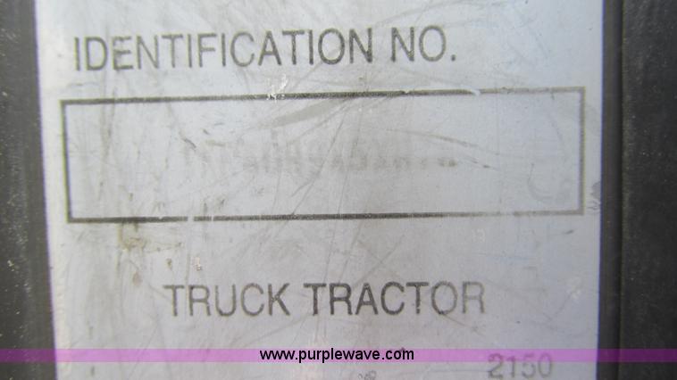 image for item J8557 1999 Kenworth T600 semi truck