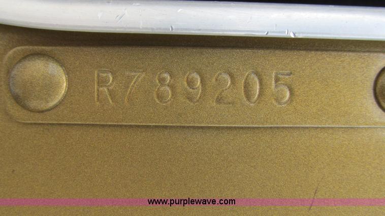 image for item J8557 1999 Kenworth T600 semi truck